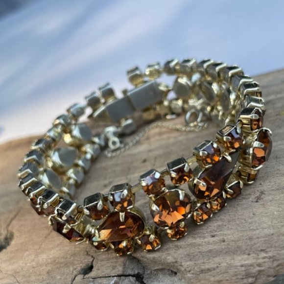 Vintage Amber Rhinestone Bracelet in a Goldtone Setting - Picture 9 of 14